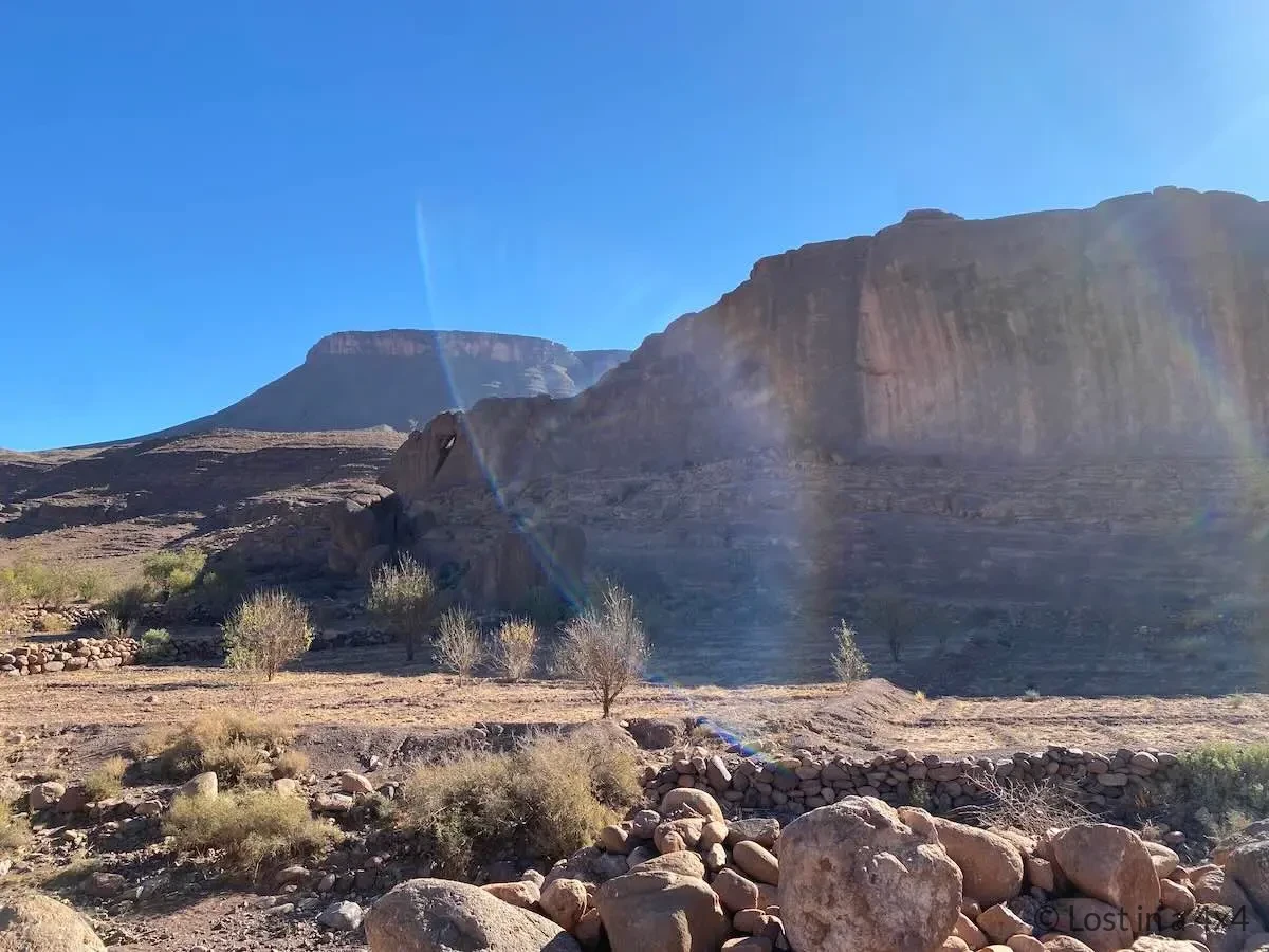 Rocky mountains and sheer cliffs along the 4x4 track near Pâte de l'Éléphant in Morocco.